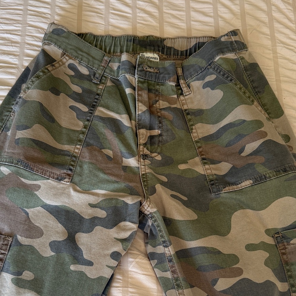 No Boundaries Women's Wide Leg Cargo Pants - Green Camo